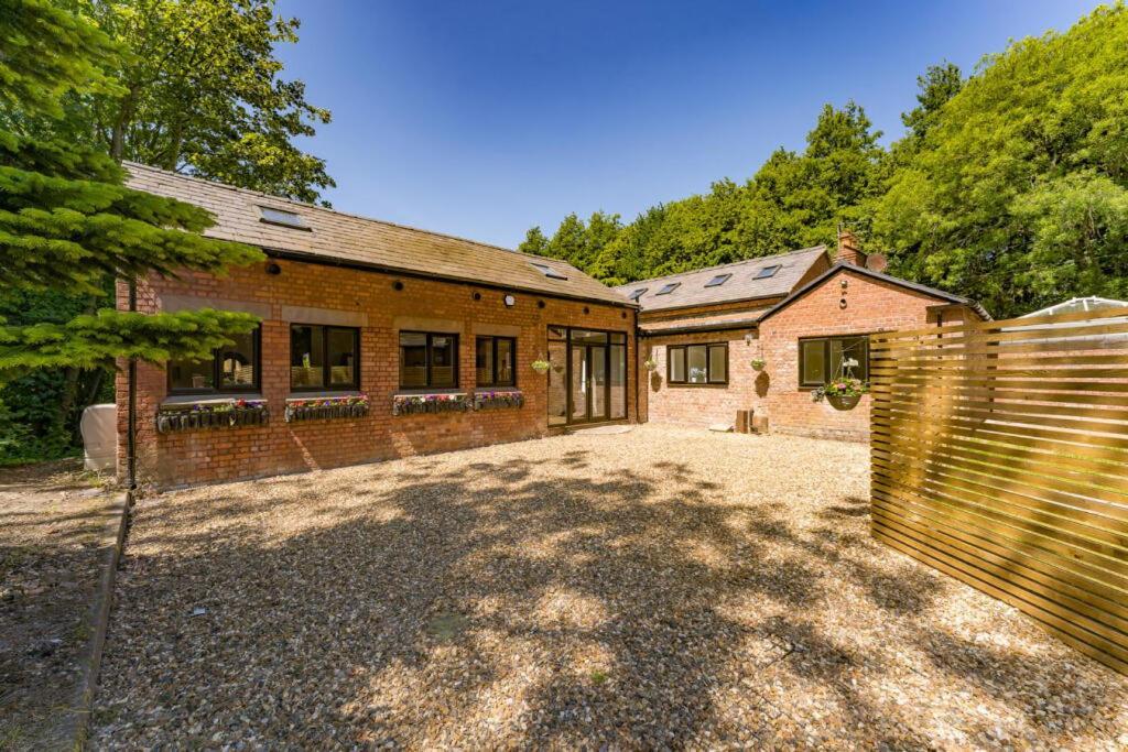 Victorian Retreat In Liverpool Knowsley Exterior foto